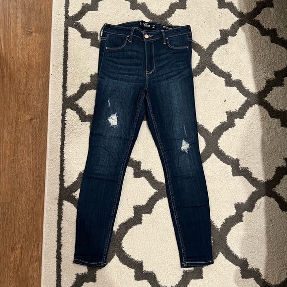 Hollister Denim - Hollister high-rise jean legging. Size 27/5. Dark blue wash.